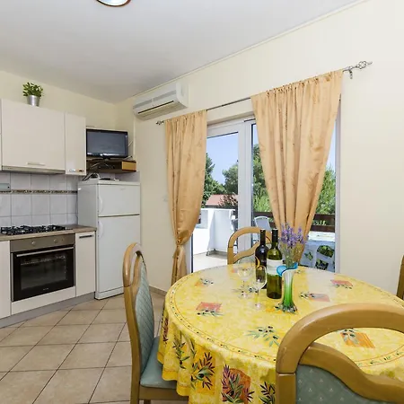 Apartment Caric *