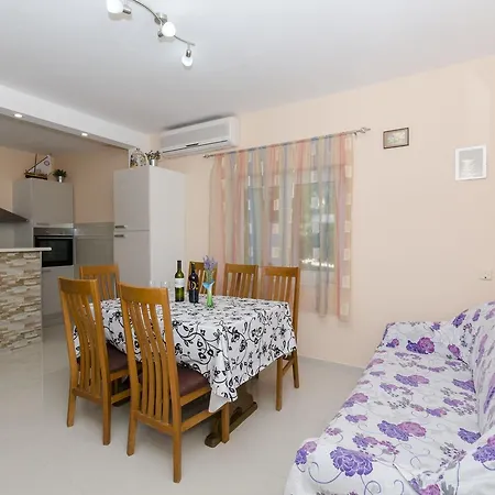 Caric Apartment *